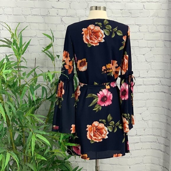 Gilli Navy Blue w/ Details V-Neck Lined Dress - Picture 3 of 8